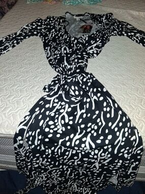 Diane Von Furstenberg Black and White Printed Long Sleeve Wrap Dress